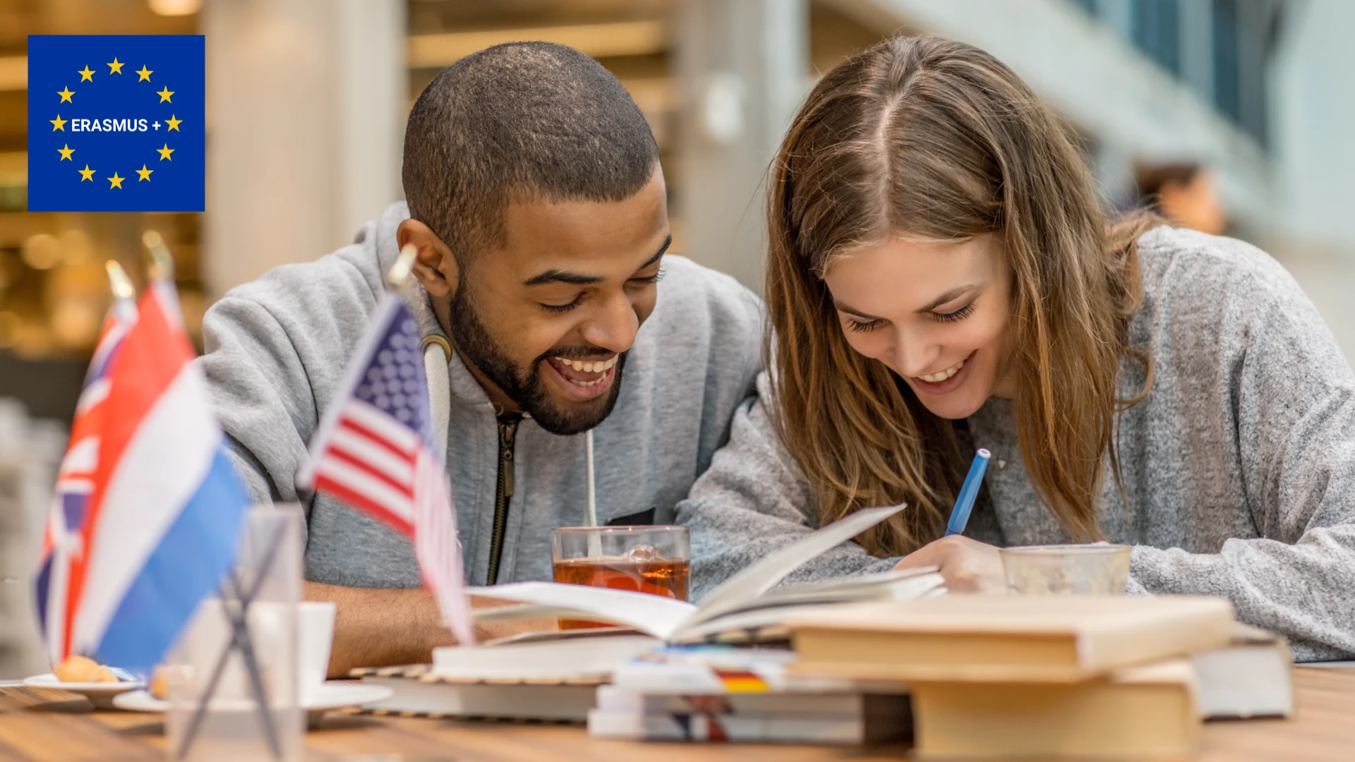 studenci przy biurku